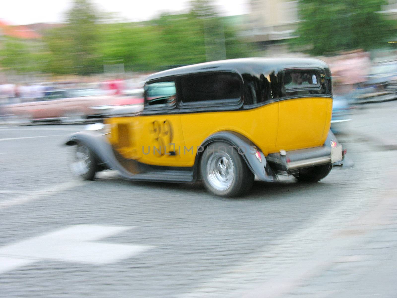 Blurred Retro Car by rigamondis