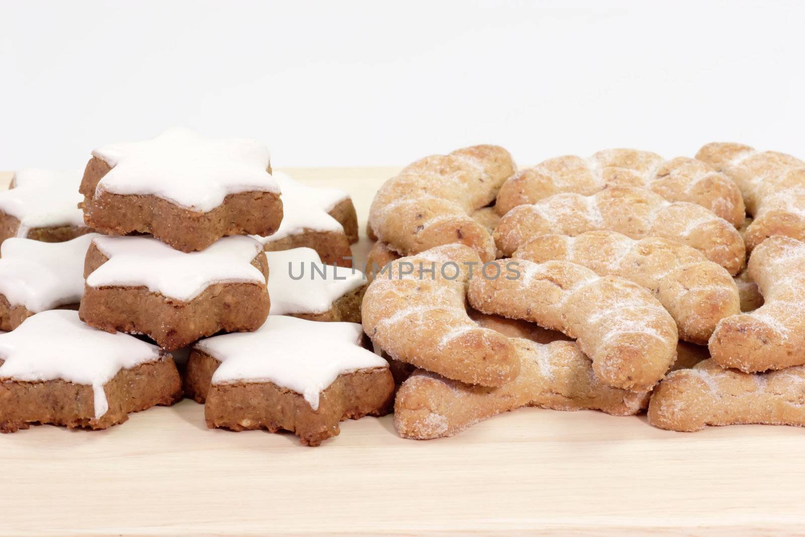 Fresh cinnamon and vanilla cookies on a wooden kitchen board