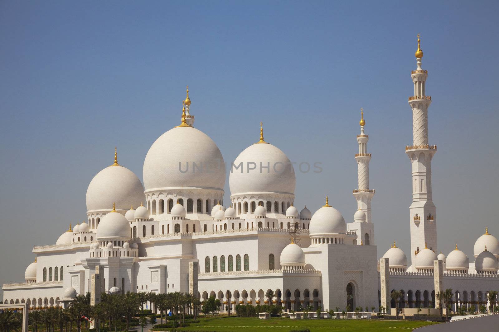 Image of the Grand Mosque, Abu Dhabi, UAE.
