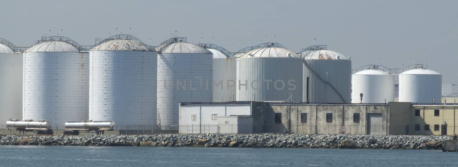 lots of big silos standing in the harbor