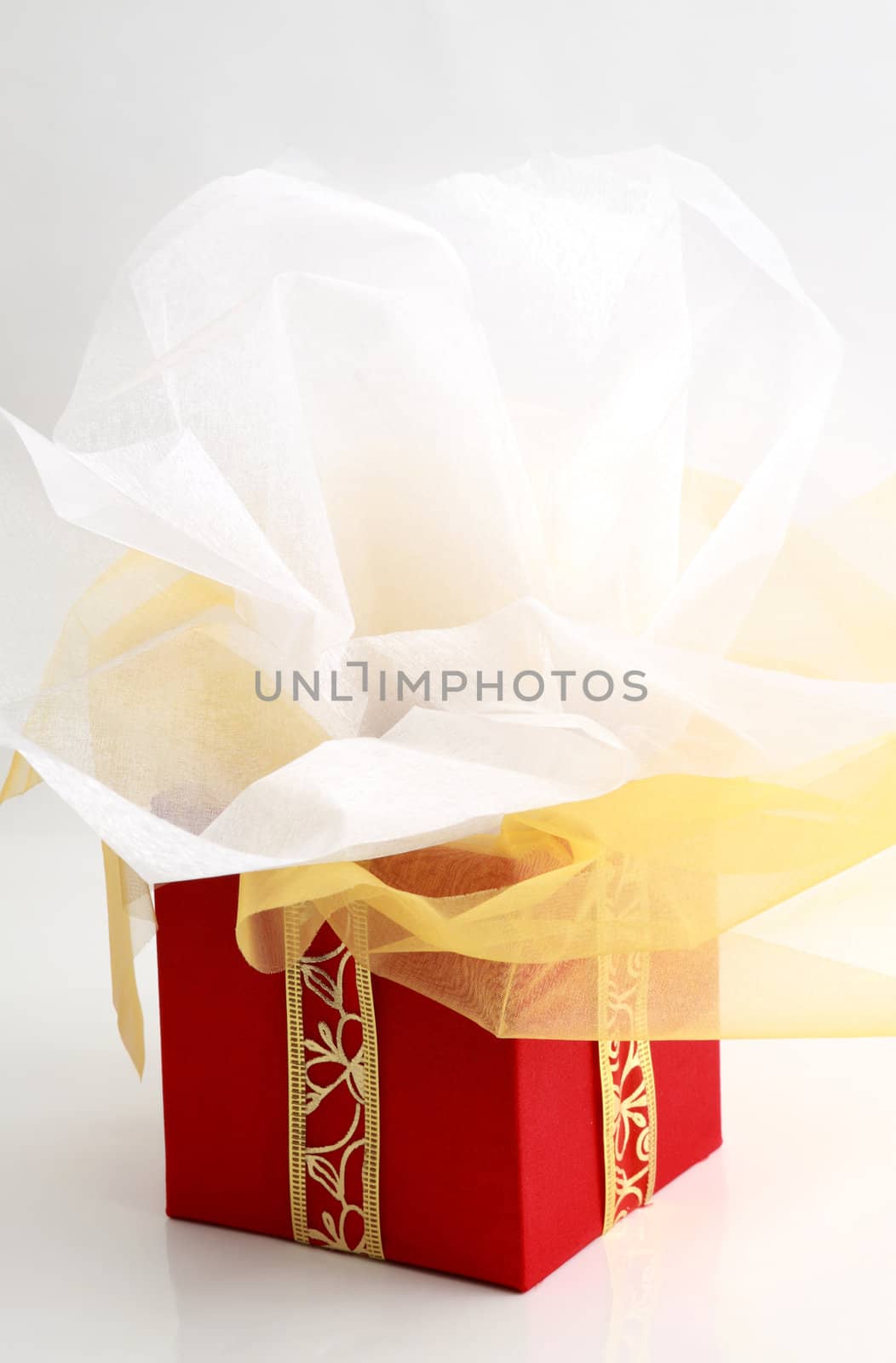xmas gift box by lanalanglois