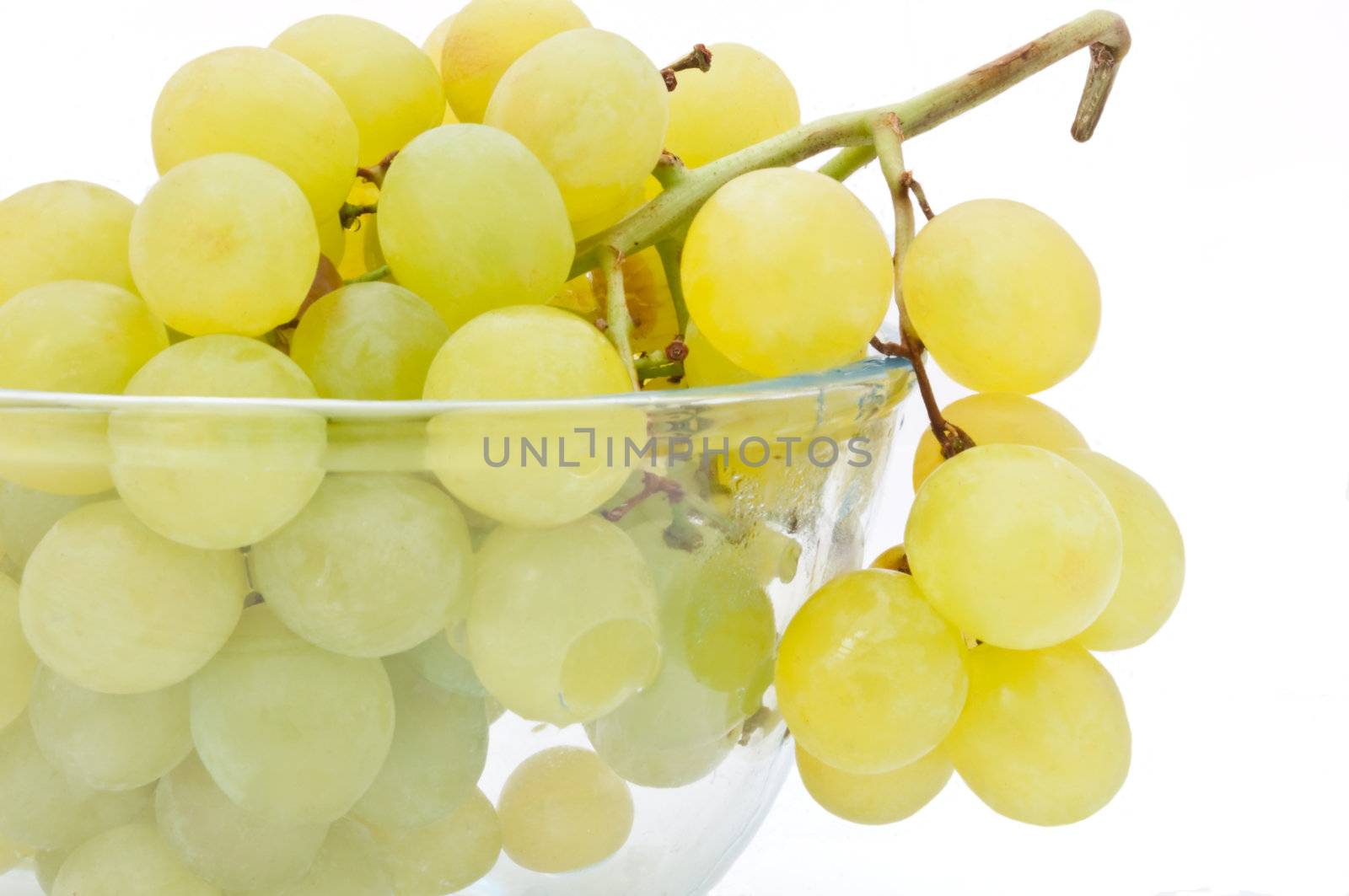 Bowl of grapes. by 72soul