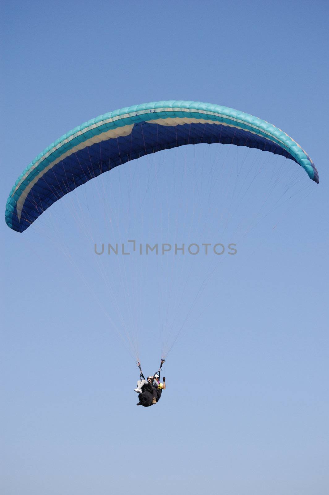 Coming Double Paragliding by nihues