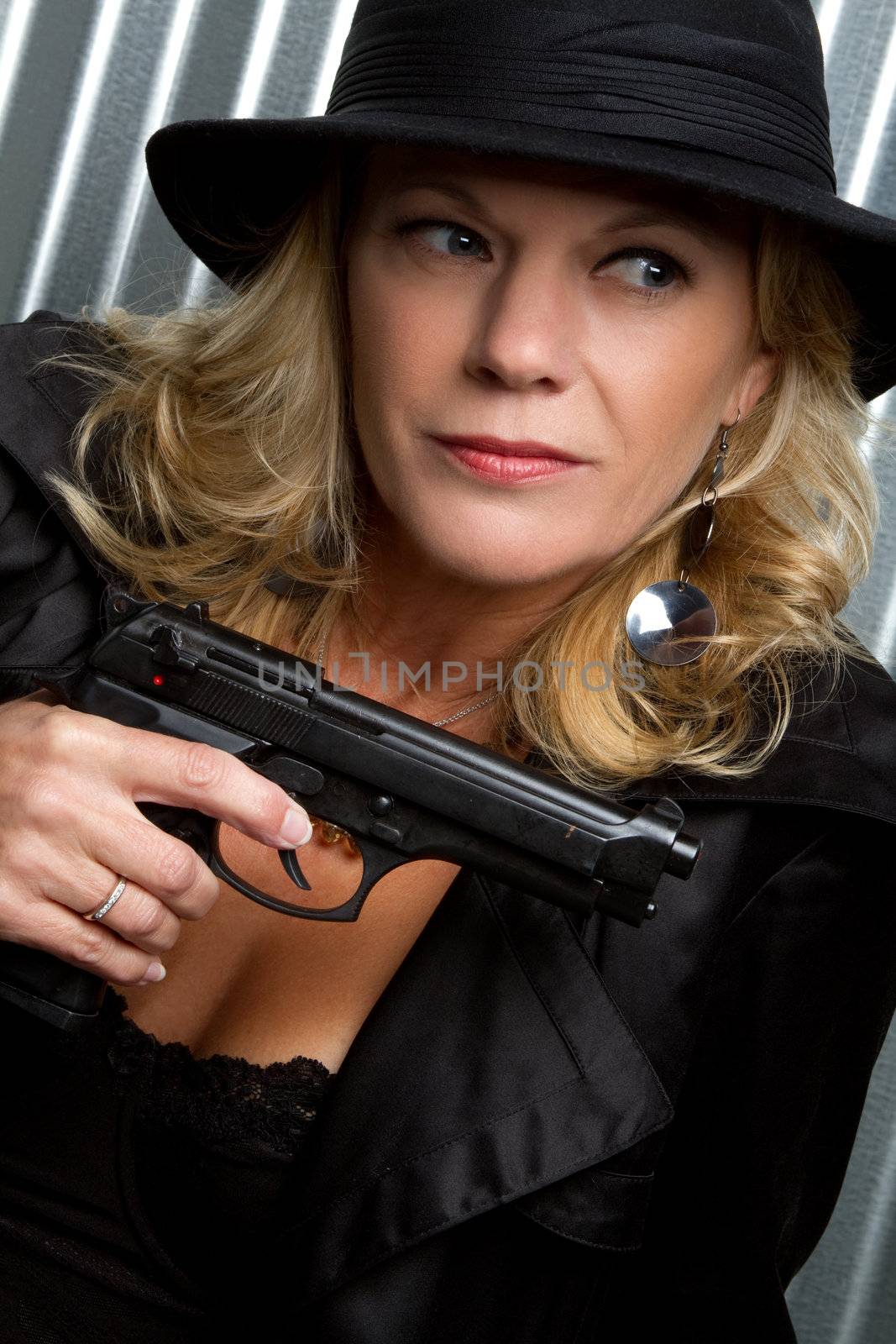 Blond detective woman holding gun