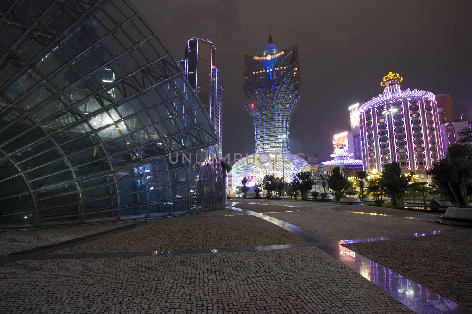 The construction scene of highrise casino building
