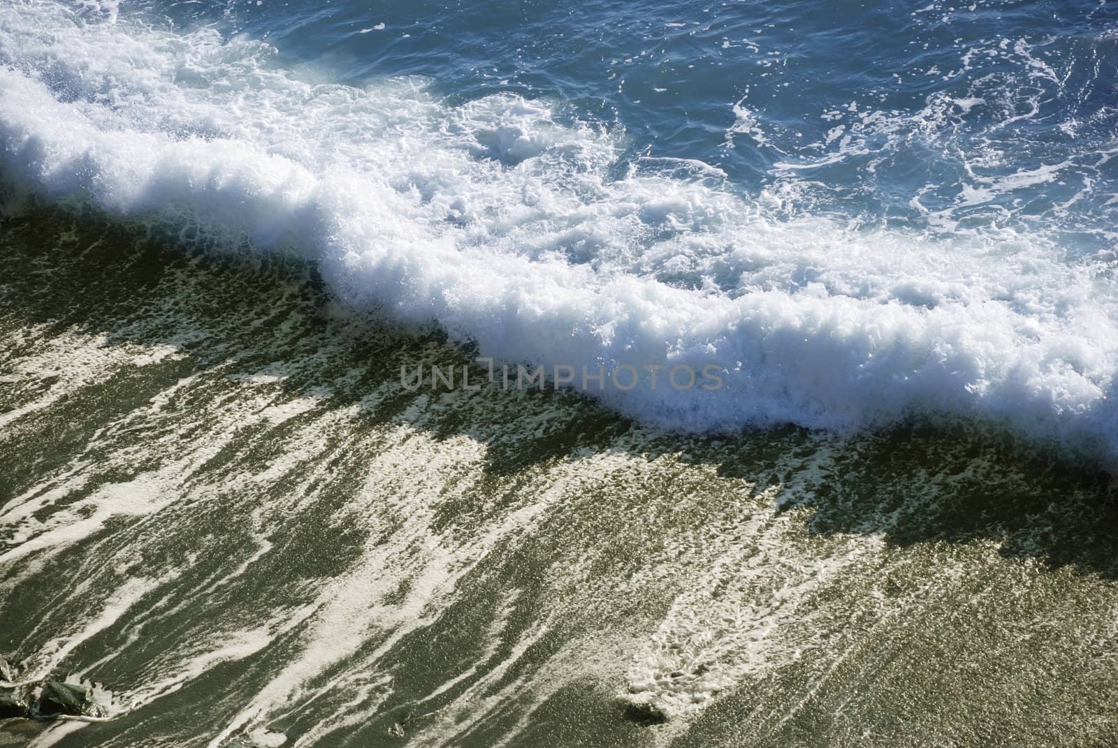 Ocean wave by whitechild