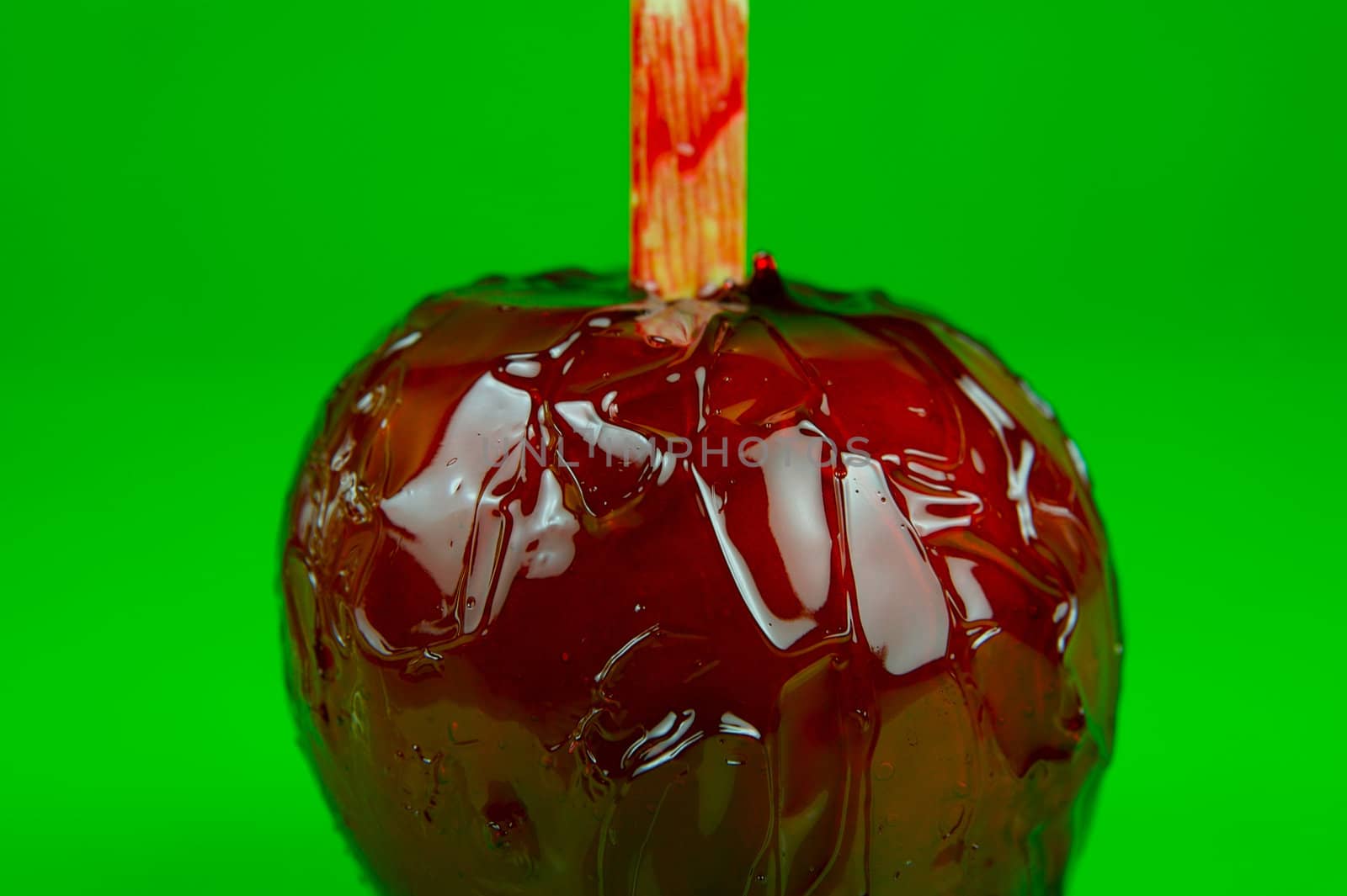 Red Toffee Apples by Kitch