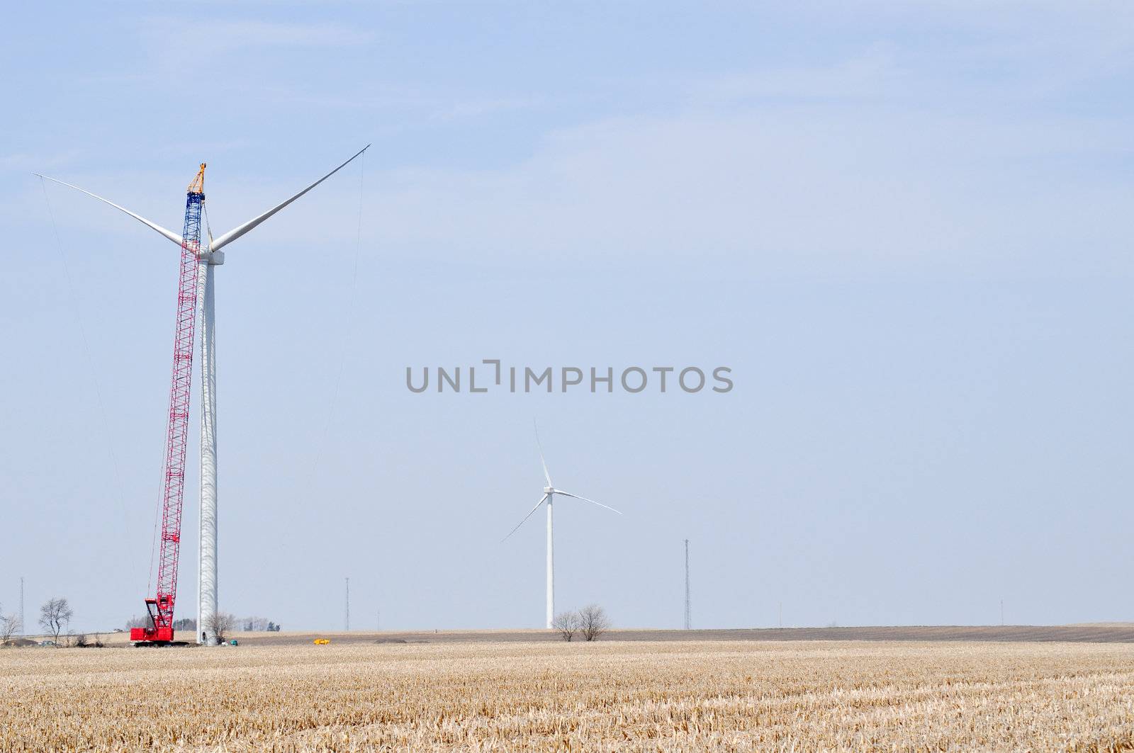 Crane assembling a turbine by RefocusPhoto