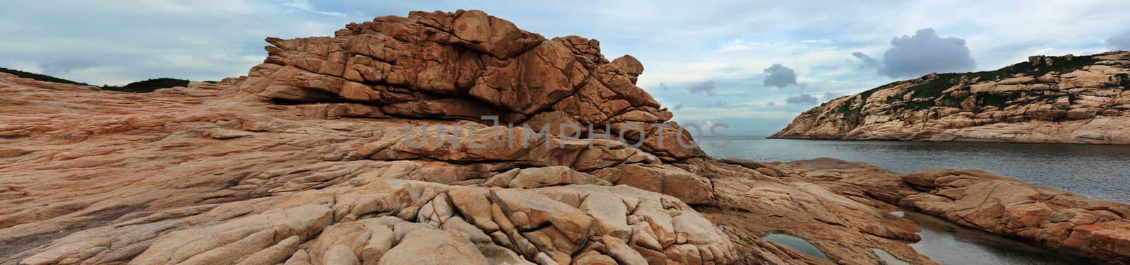rock coast by leungchopan