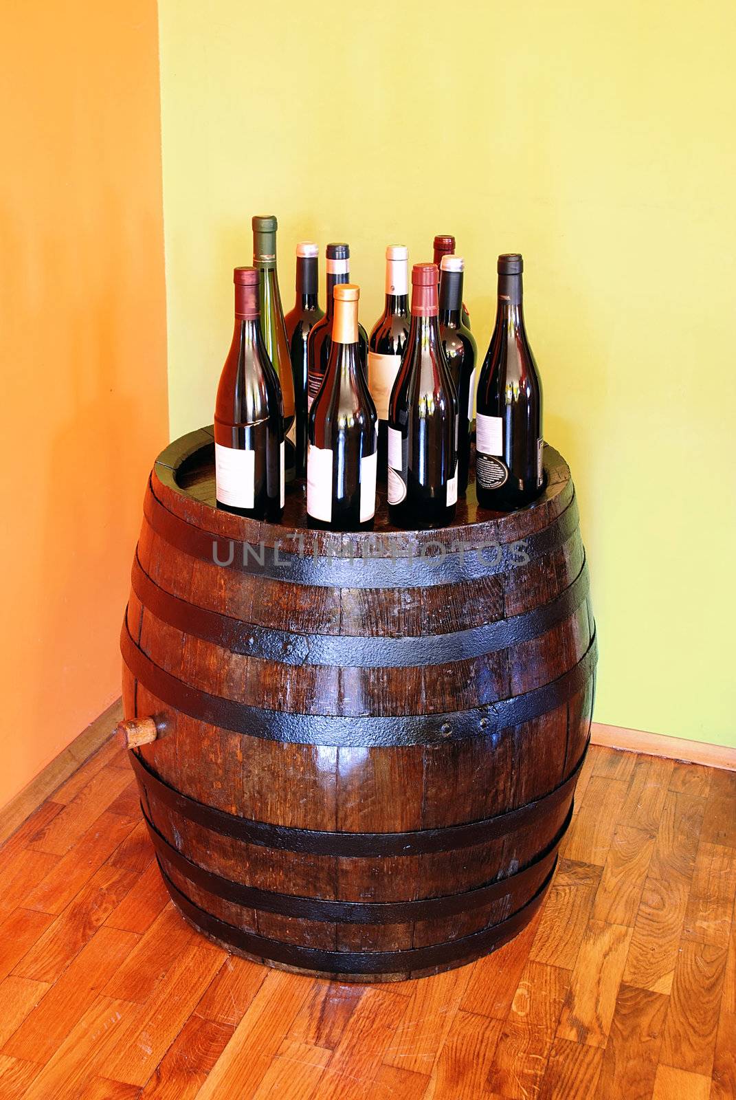 Wine over wood barrel by simply