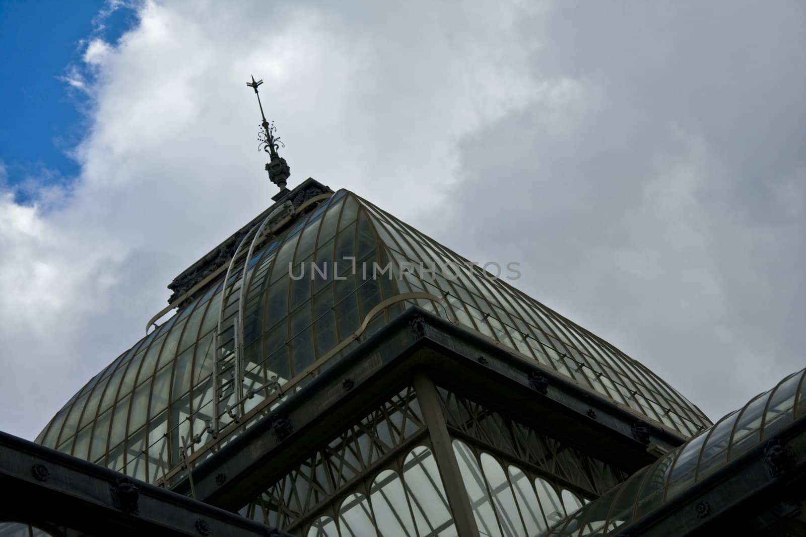 metallic structures and of glass with reflections