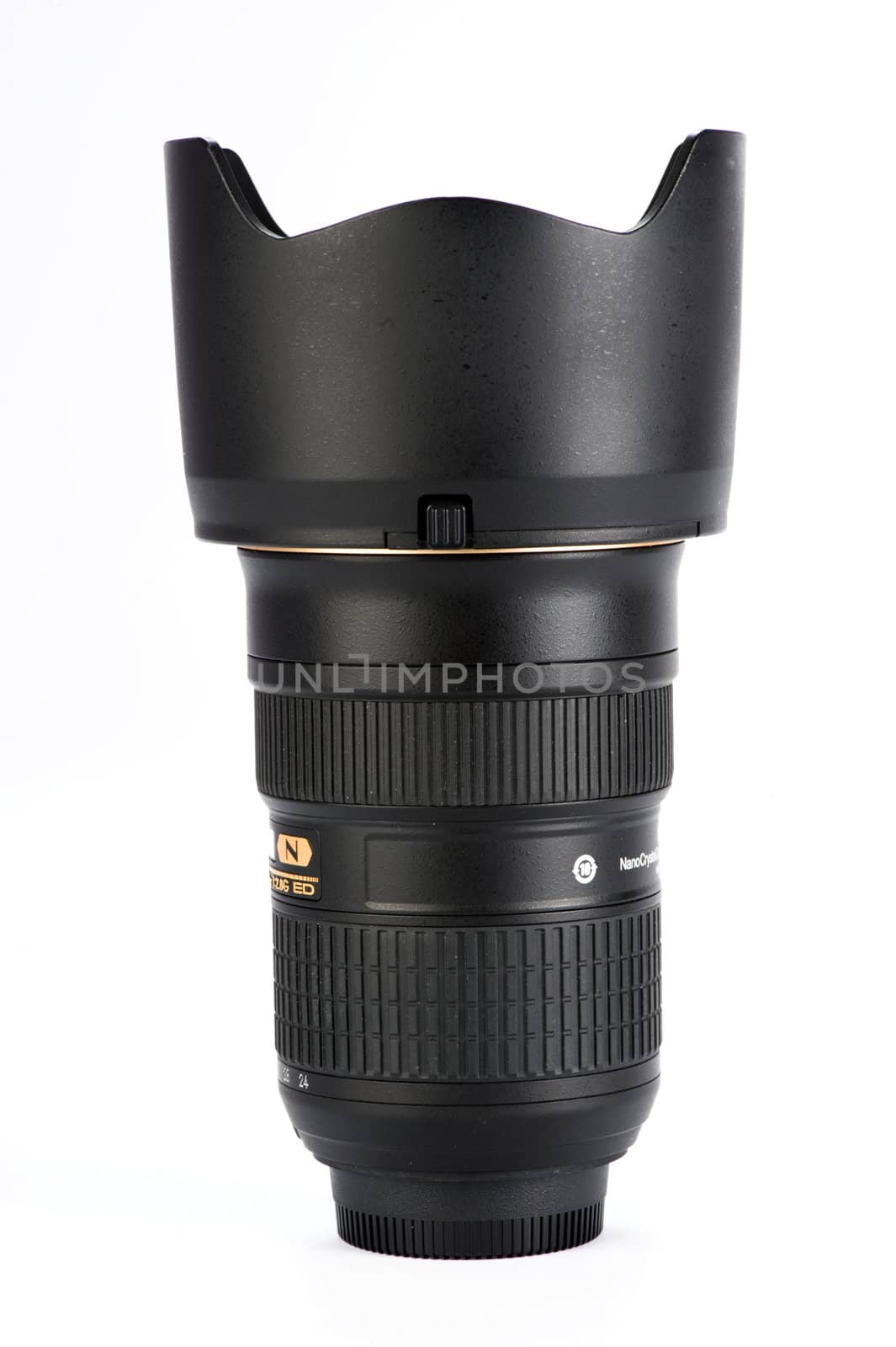 High end lens for a DSLR camera by fljac