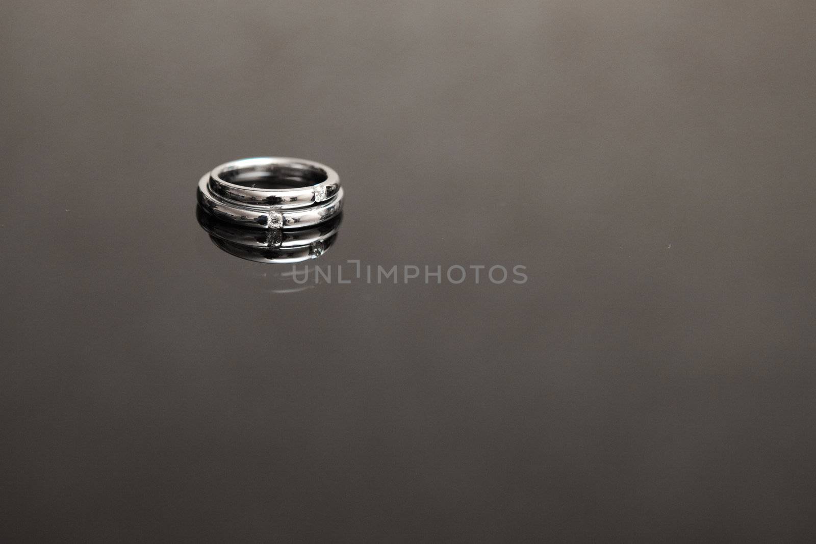 wedding rings in black and white by vsurkov