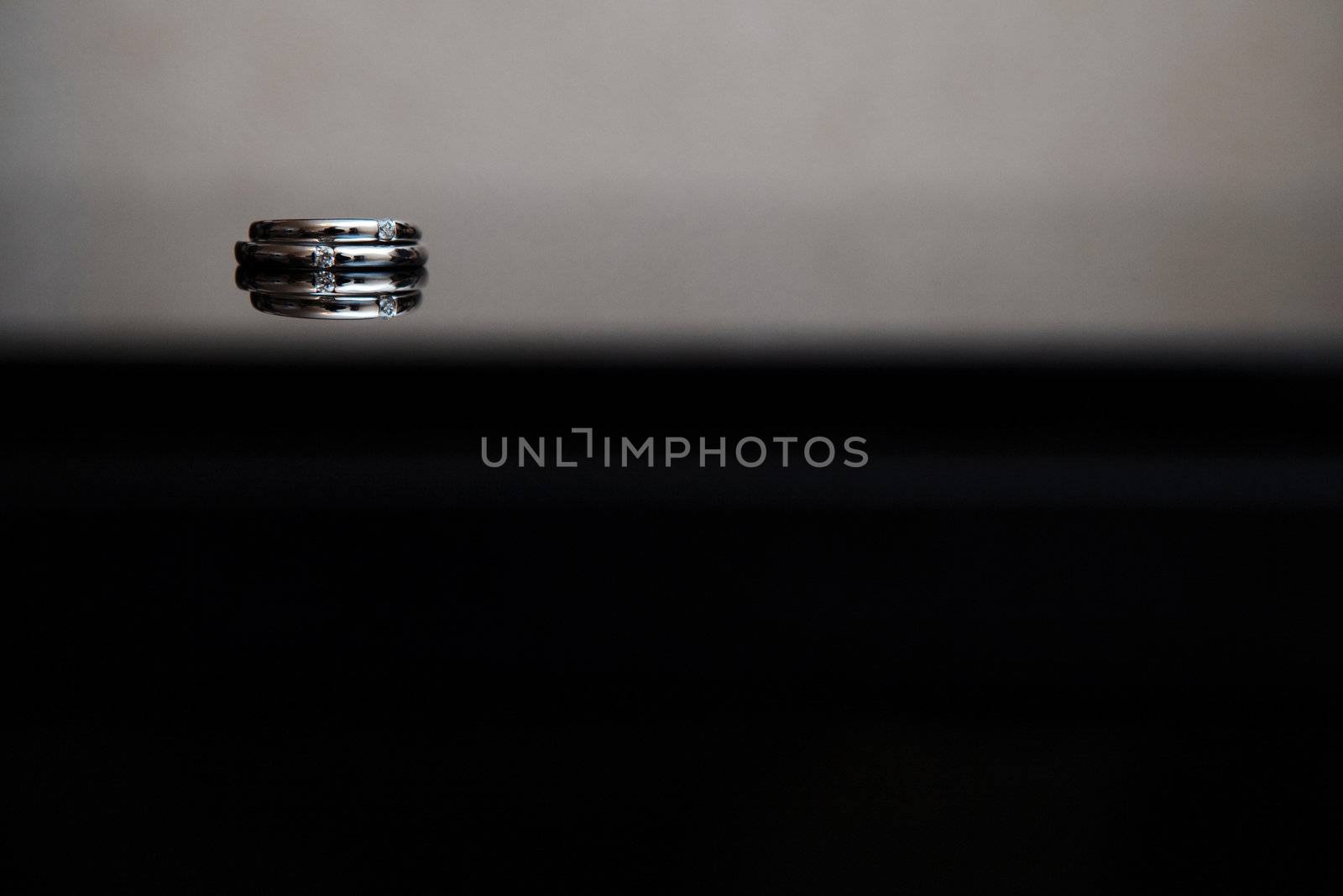 wedding rings in black and white by vsurkov