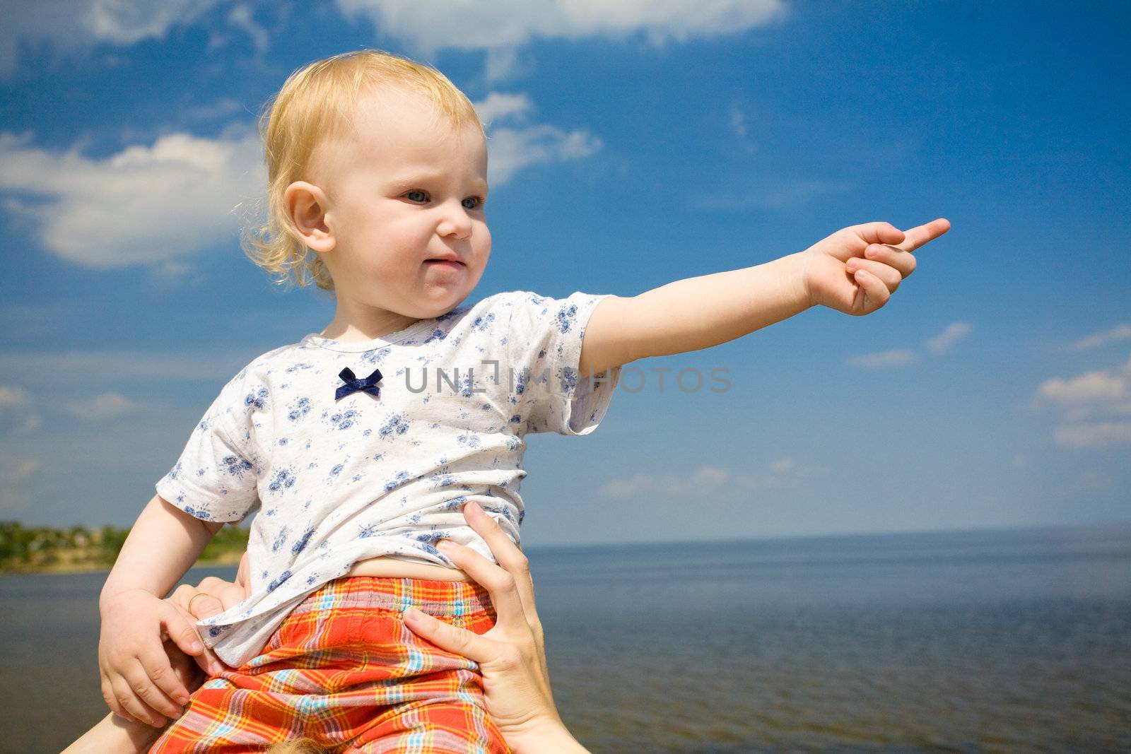 child sitting up shows forward