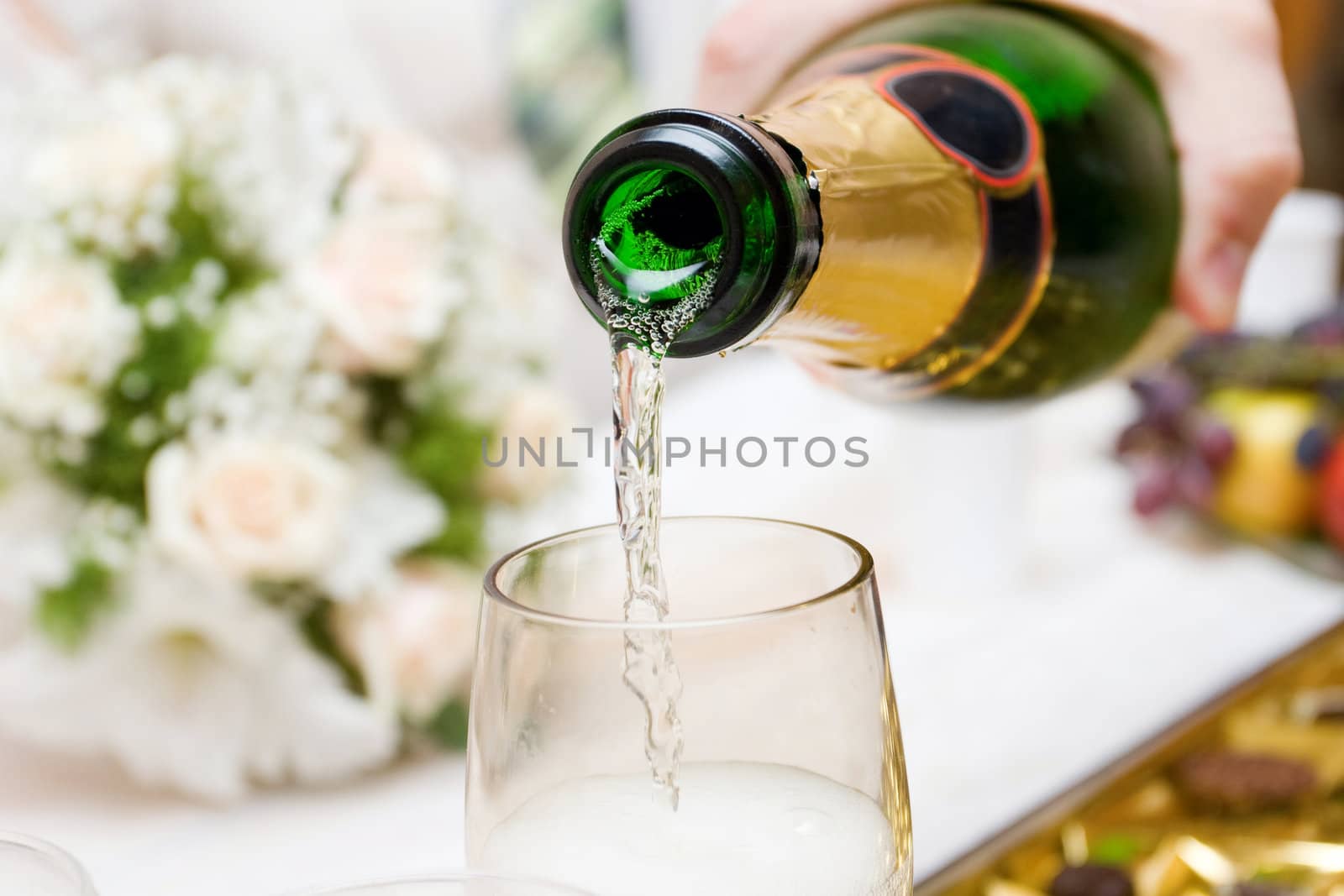 pouring champagne by vsurkov