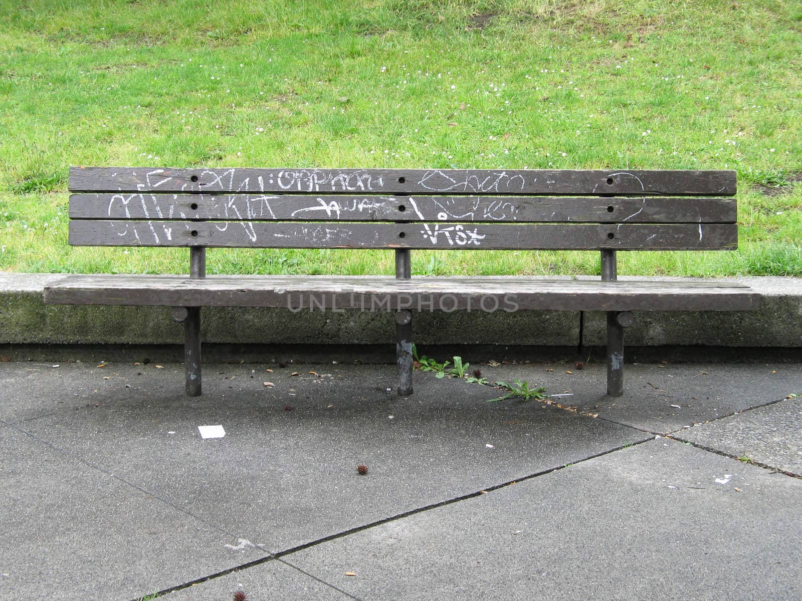 old park bench by mmm