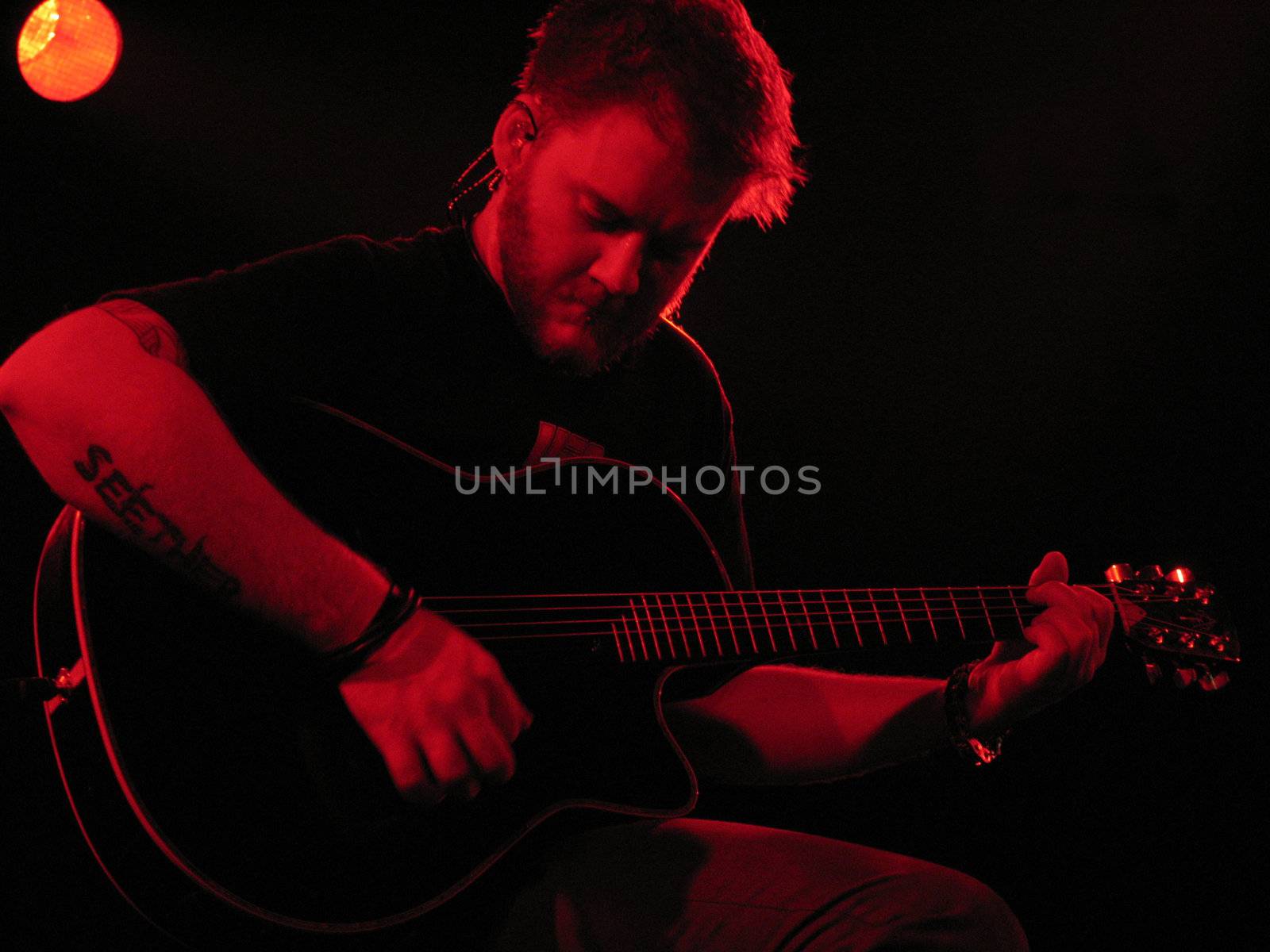 dale stewart of seether playing in england