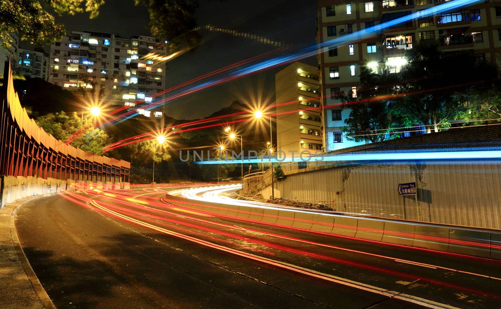 car light in city at night