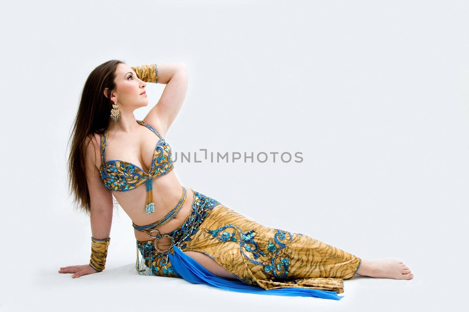Belly dancer in blue by phakimata