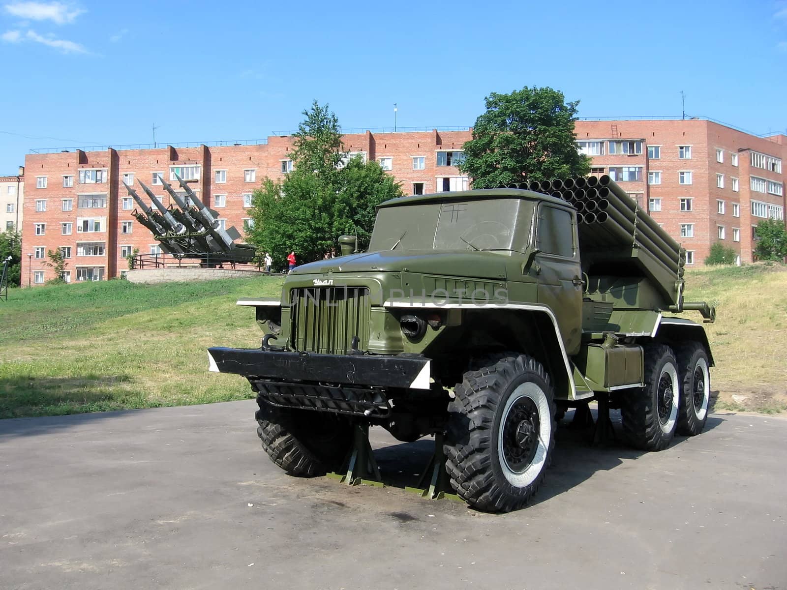 Military truck by tomatto