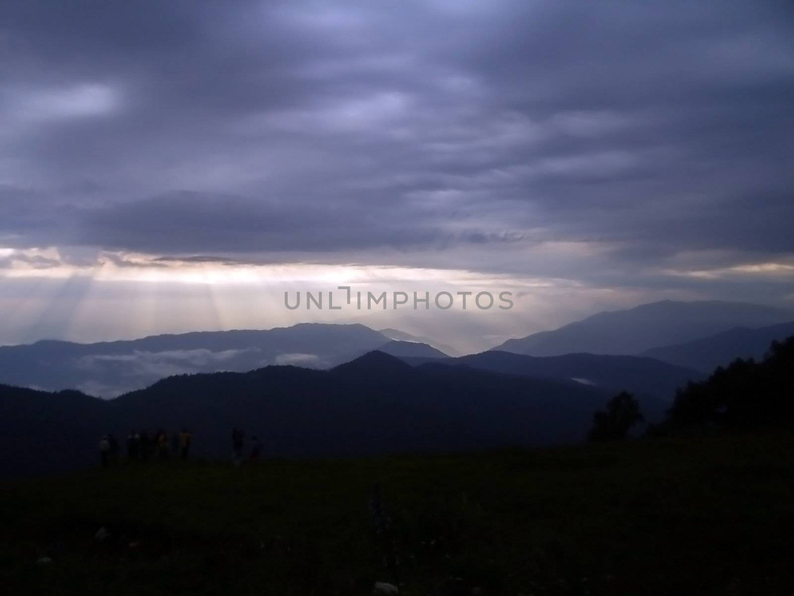 Dawning, morning, cloud, sunbeams, tourists, nature, mountains, hills, spine, landscape, panorama, sky, background, type, beauty