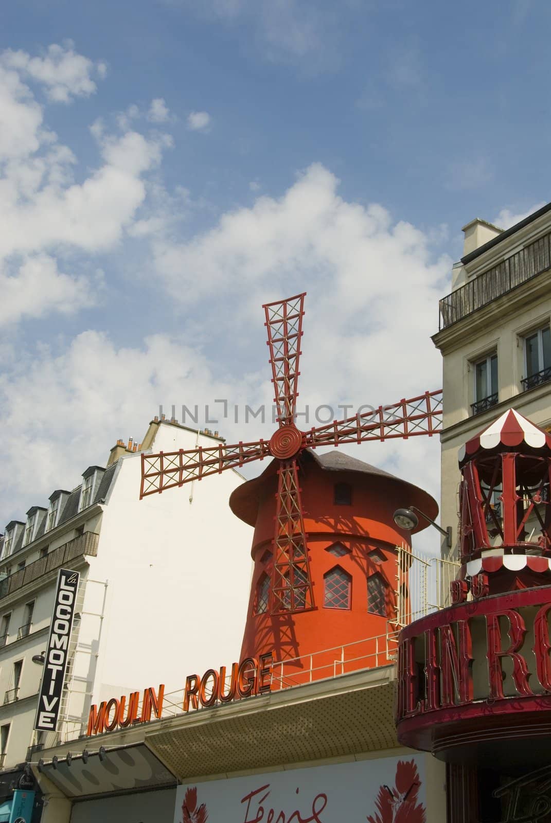 The Moln Rouge, Paris, France by rongreer