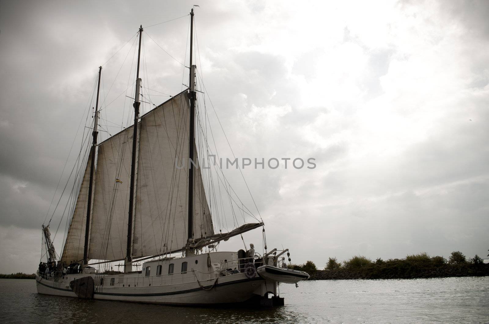 Travel ship in a bad time weather