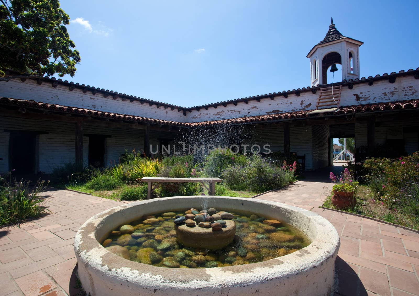 Casa de Estudillo with fountain by steheap