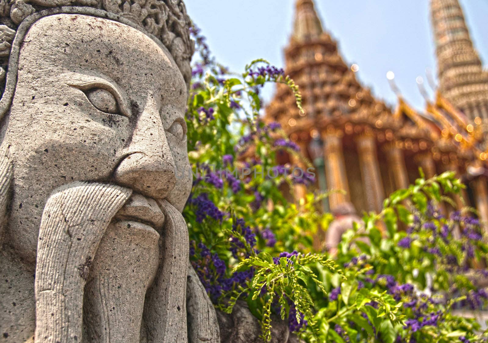 Bangkok Grand Palace by urmoments