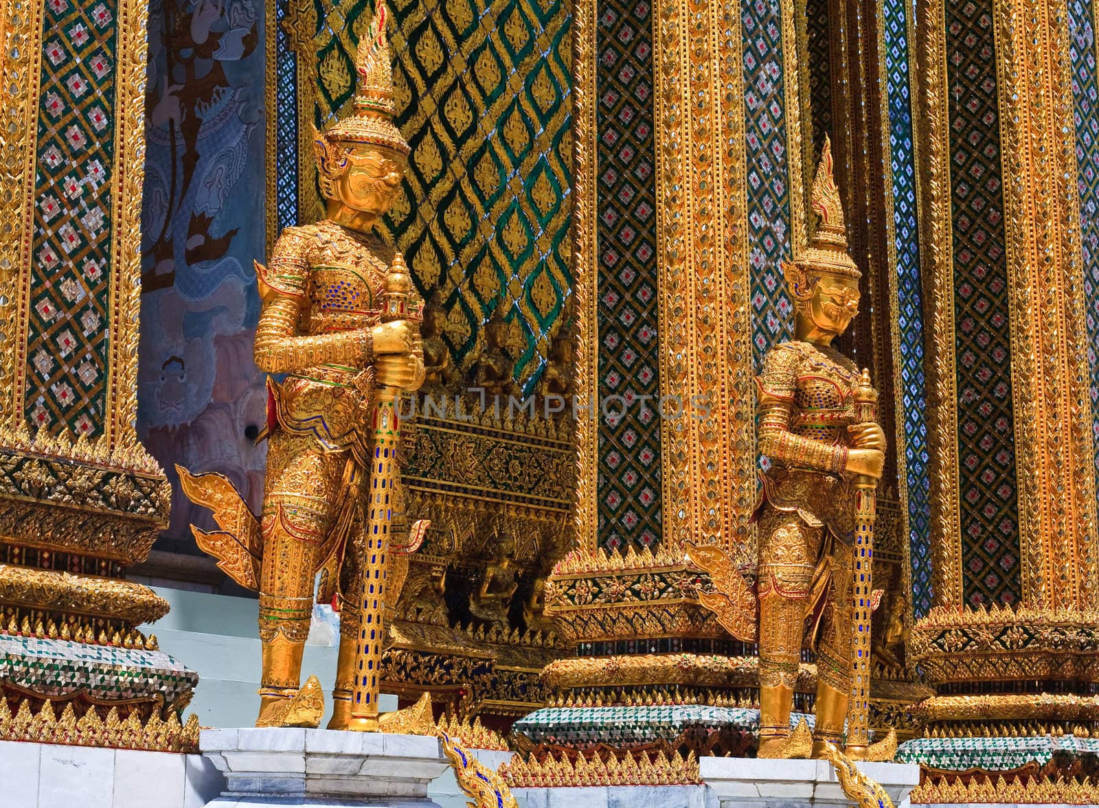 Twin goden giant in temple of emerald Buddha