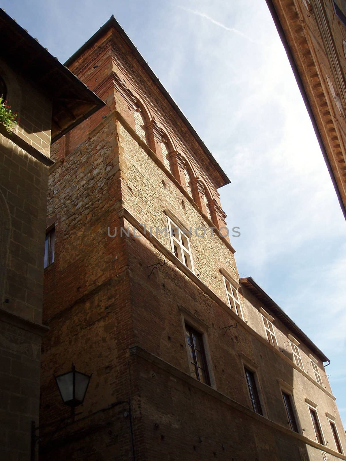 Tuscan building by jaimepharr