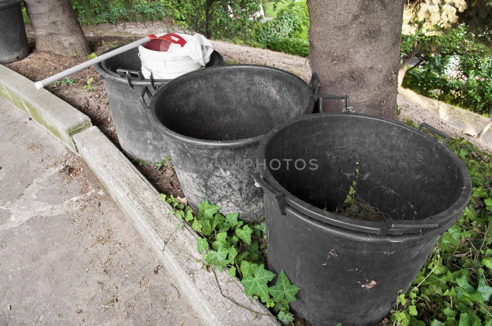 Empty gardening container for collect grass and dropped leaf