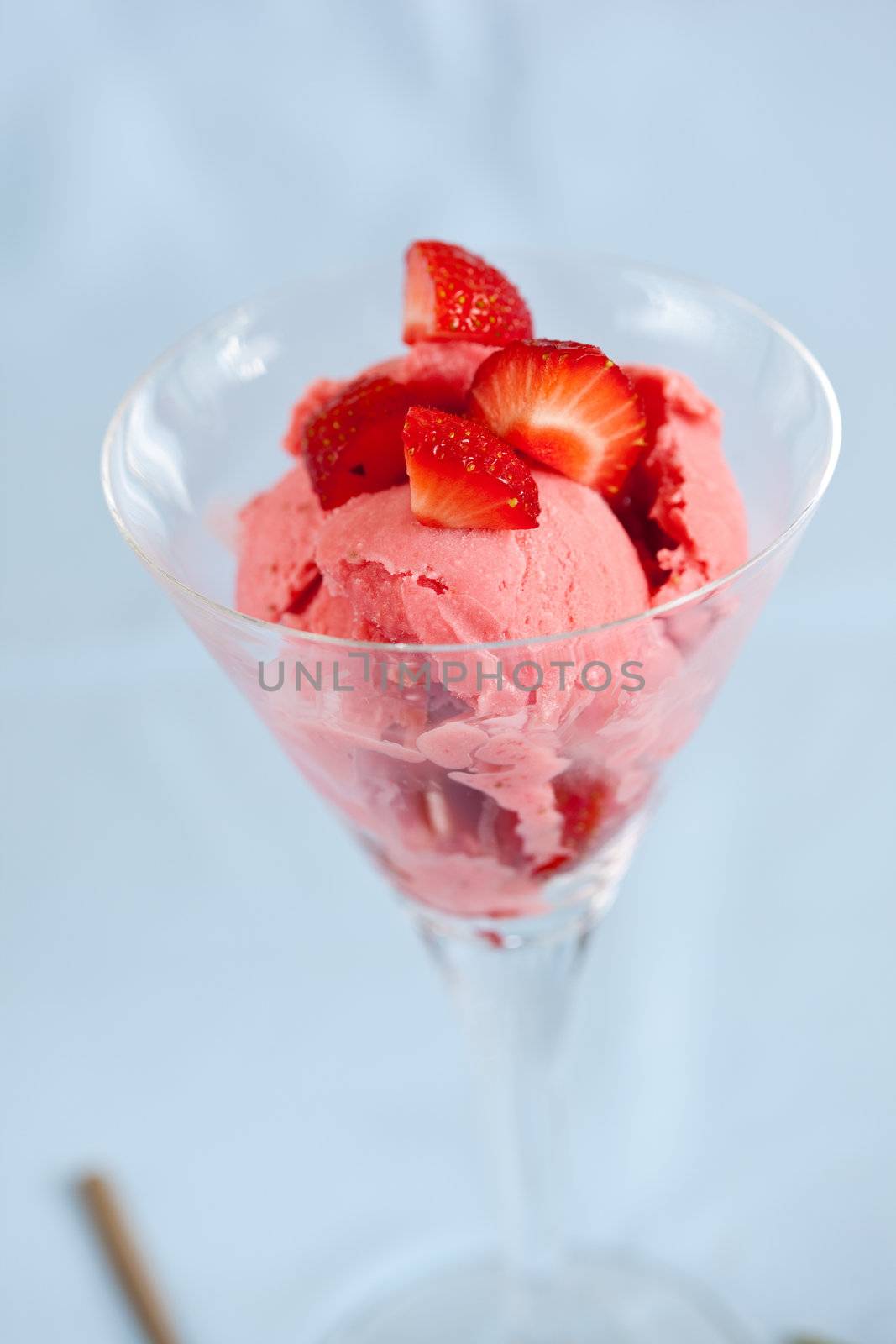 Delicious strawberry icecream with fresh strawberries