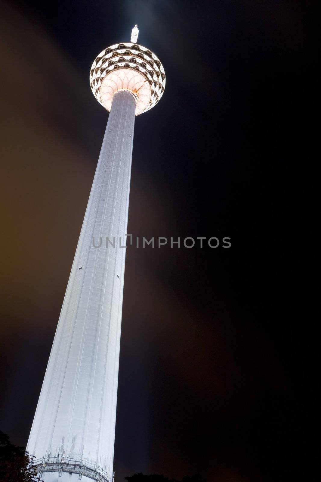 Telecommunication Tower at Night by shariffc
