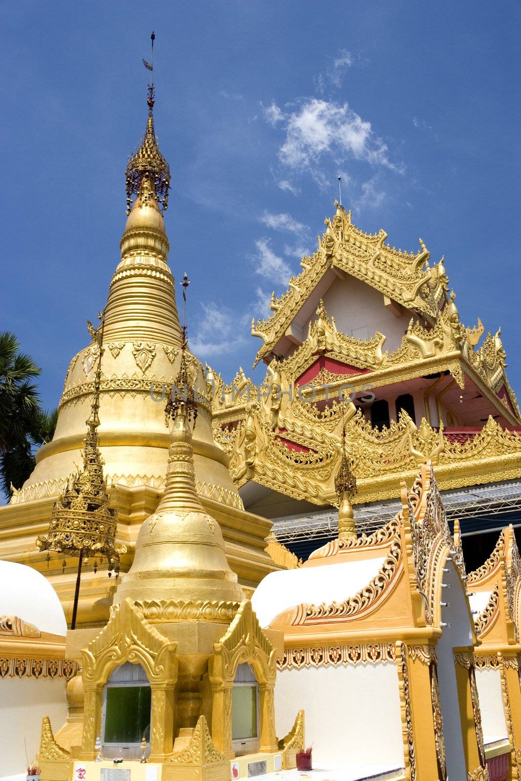 Burmese Buddhist Temple by shariffc