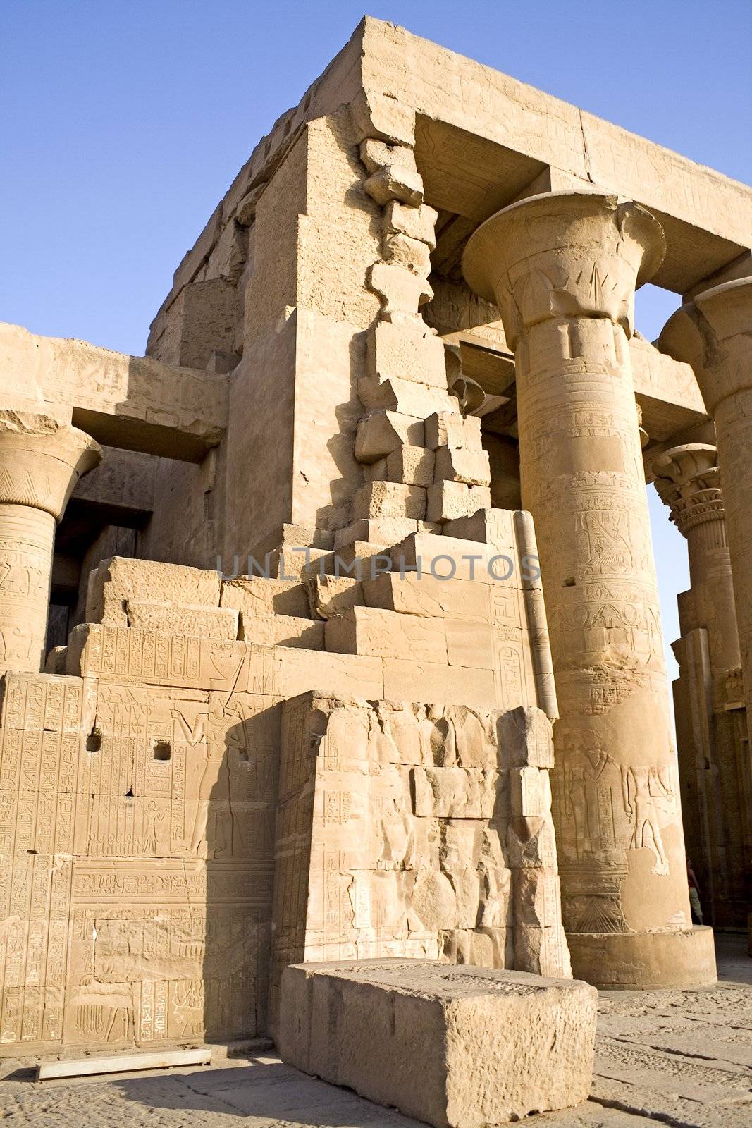 Temple of Kom Ombo by shariffc