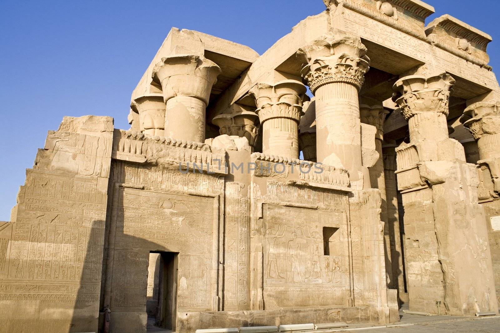 Temple of Kom Ombo by shariffc