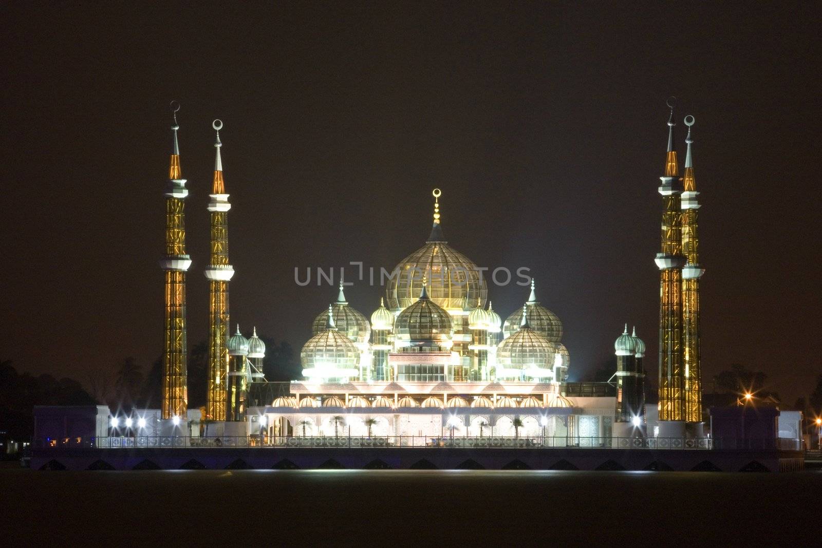 Mosque at Night by shariffc