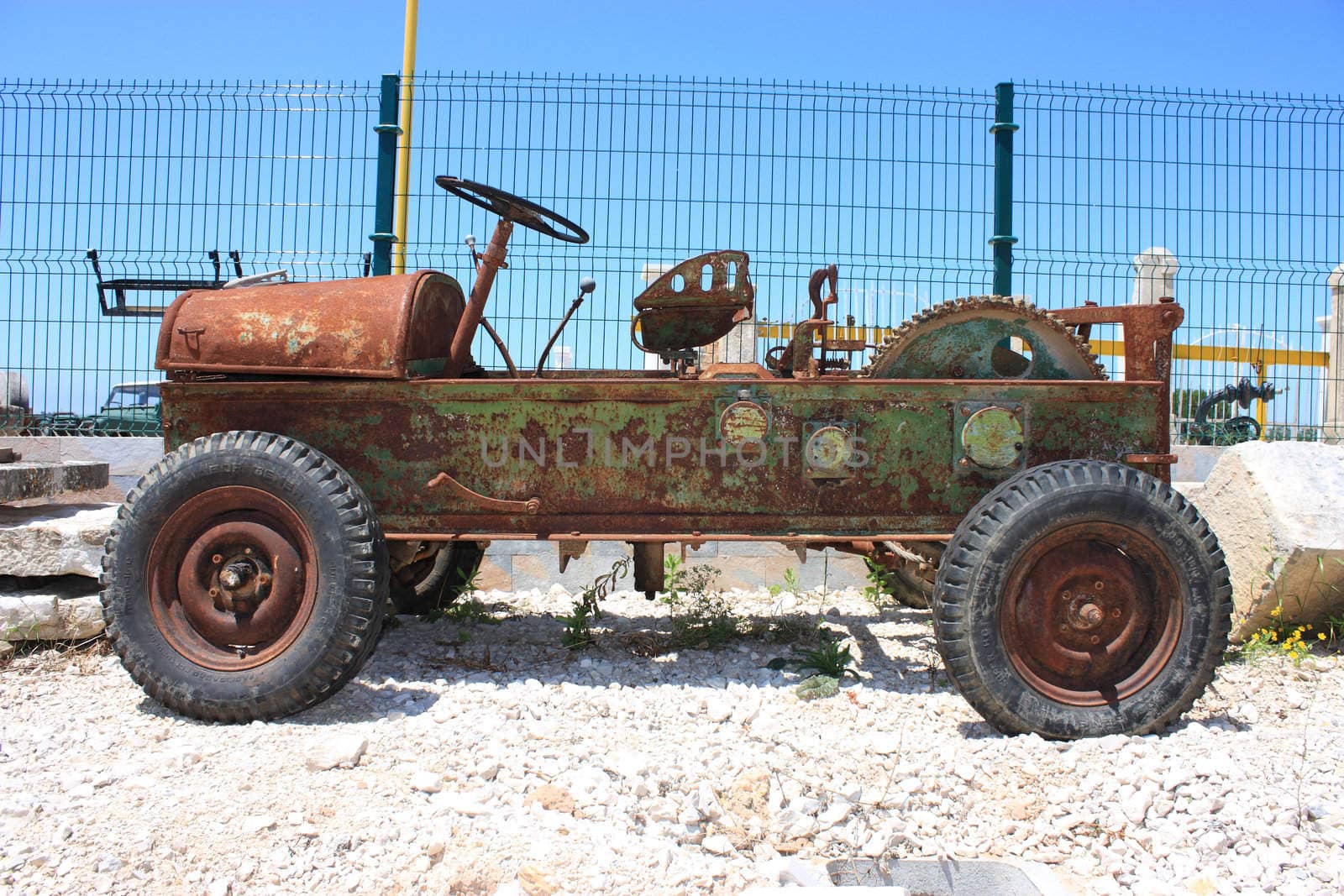 Abandoned Rusty Car by simas2
