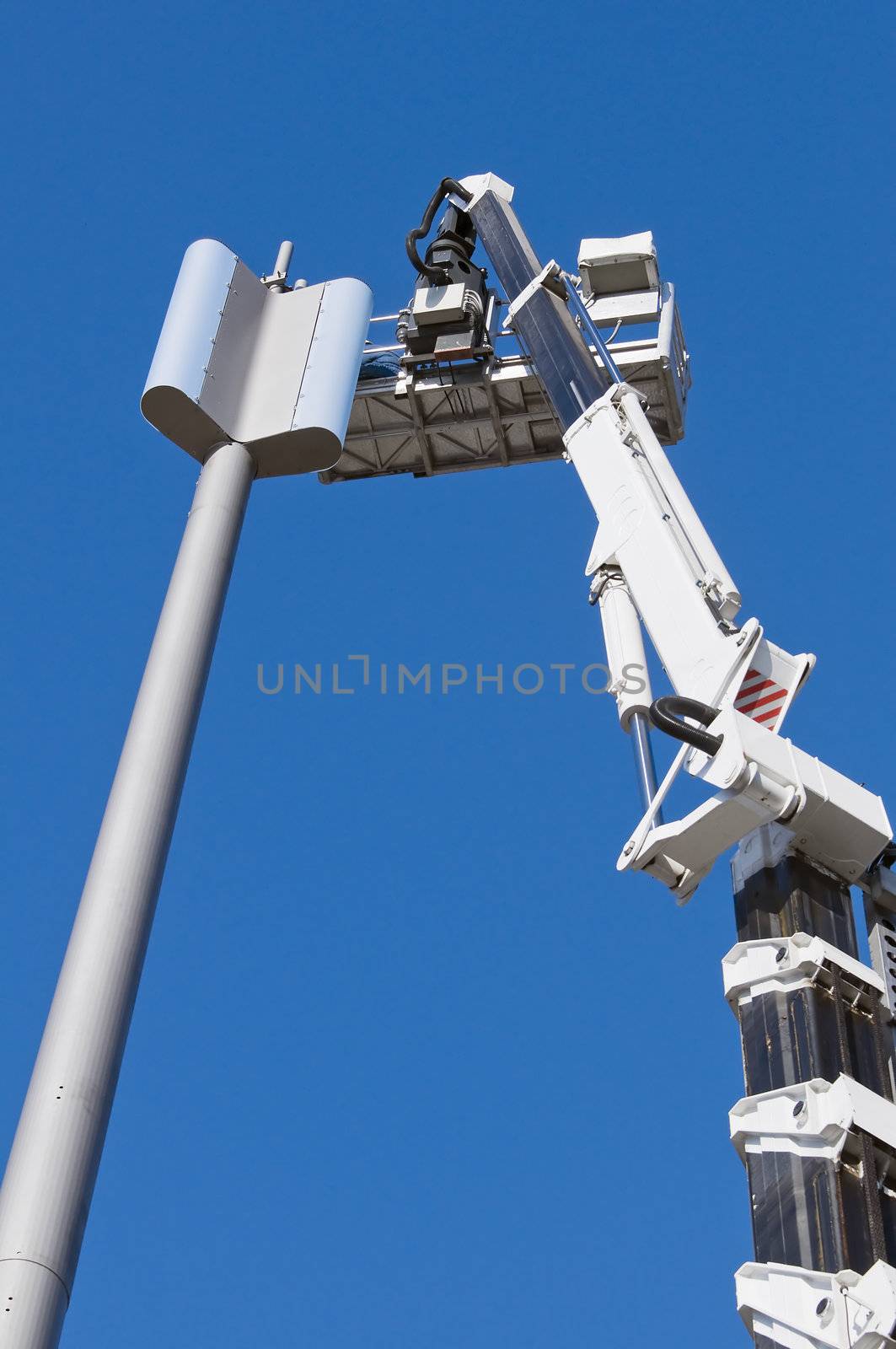 Installation of a GSM antenna with a platform