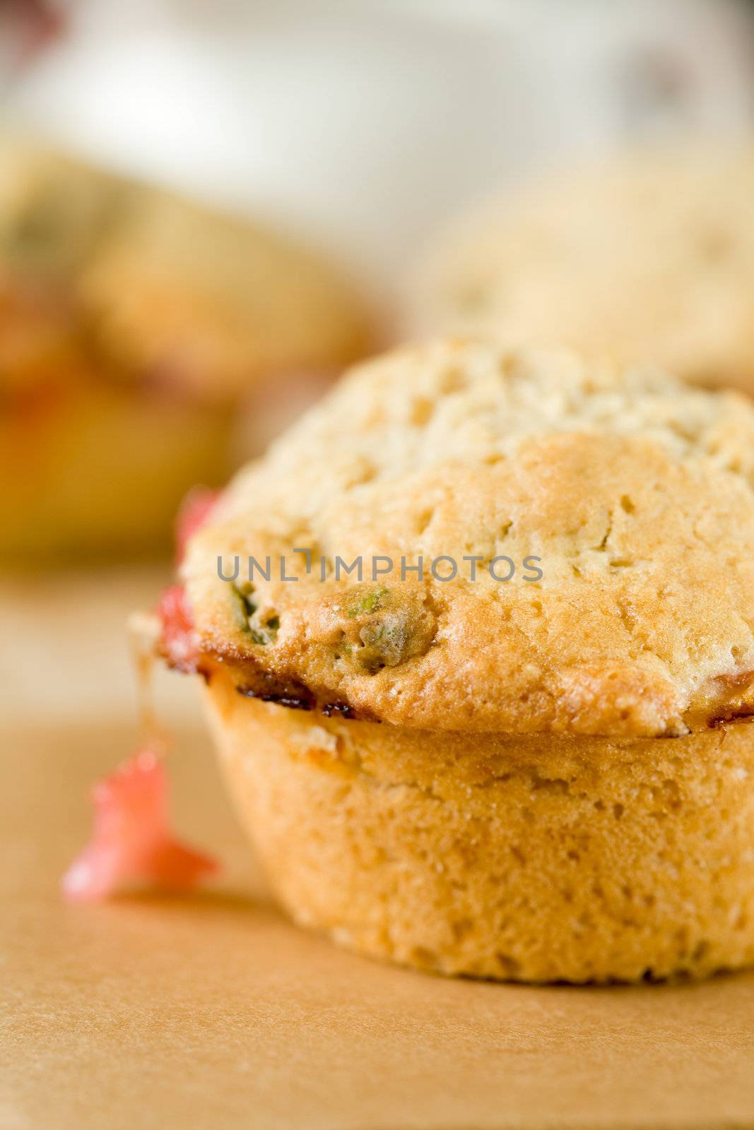 Muffin with rhubarb and pistachio by Fotosmurf