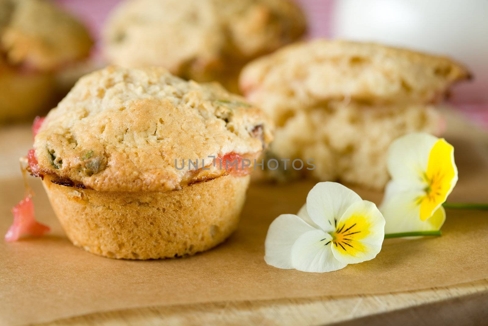 Rhubarb and pistachio muffin by Fotosmurf
