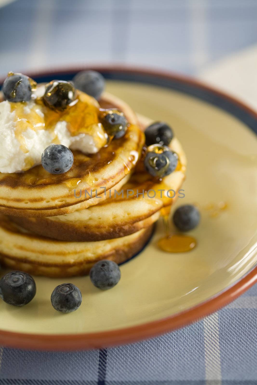Blueberry pancakes by Fotosmurf