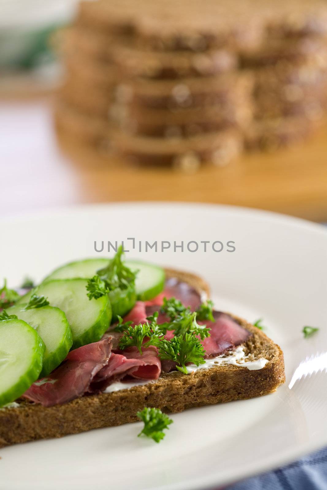 Delicious healthy sandwich with roastbeef and cucumber