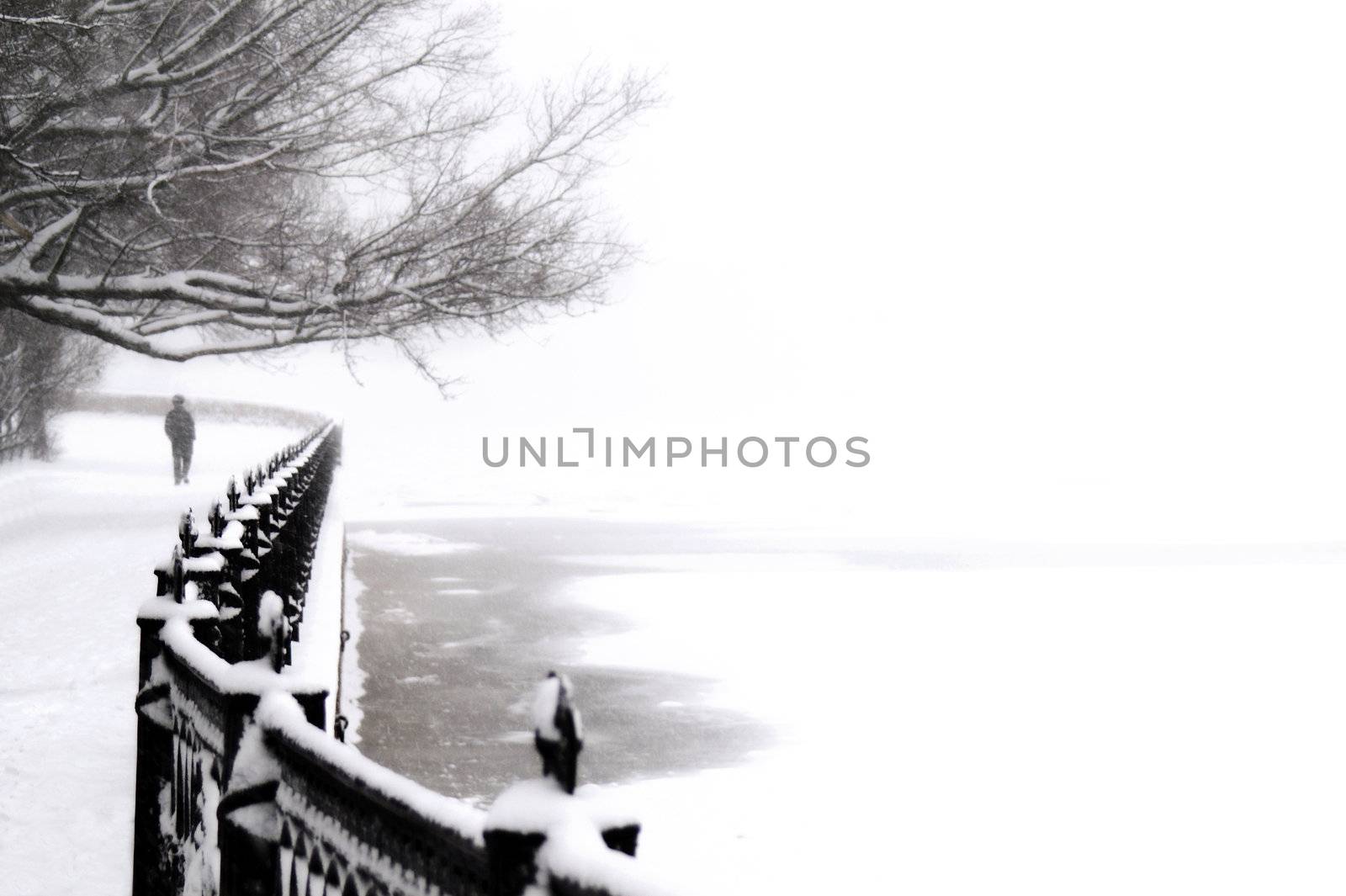 embankment at snowfall by simfan