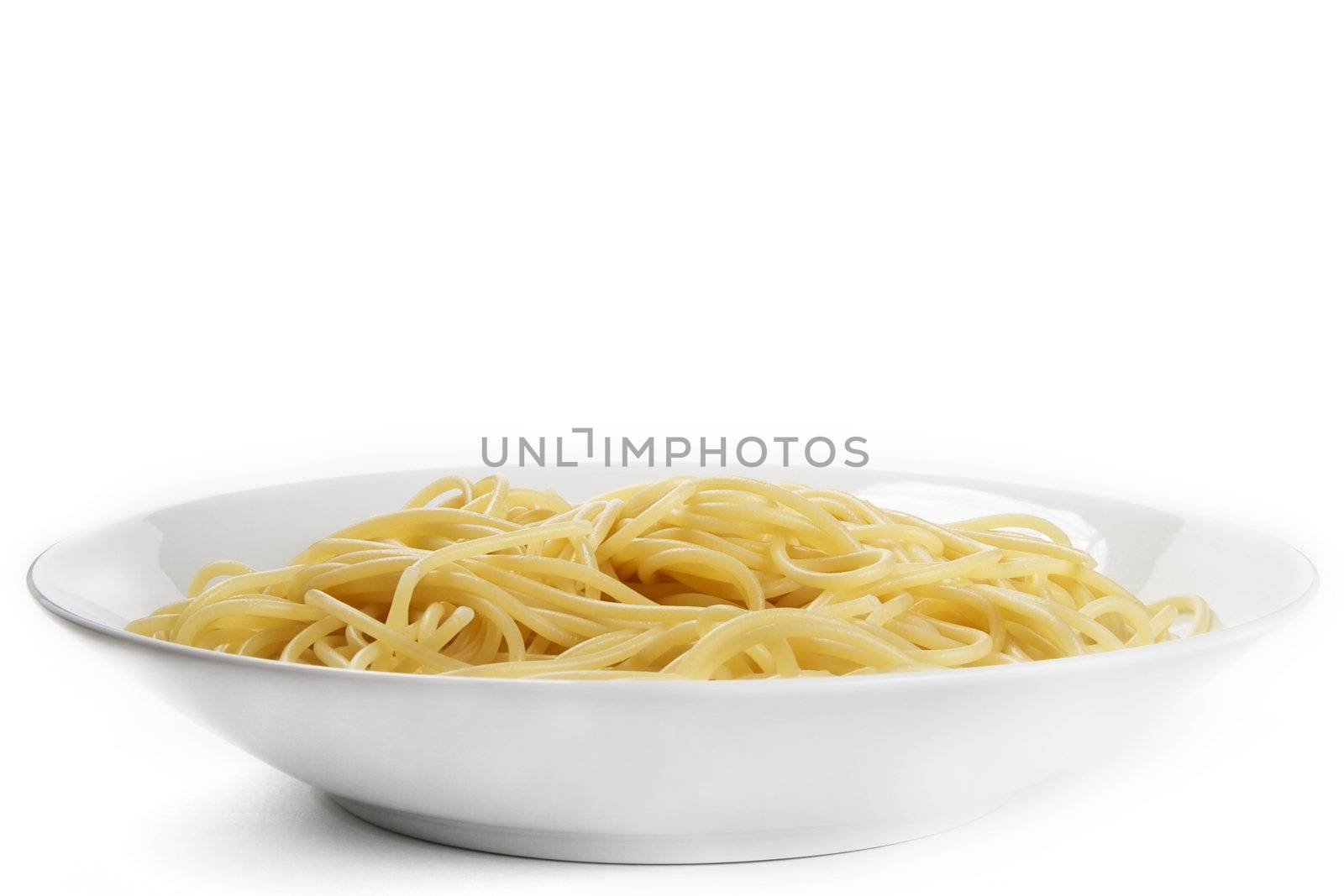 one plate with spaghetti from front on white background