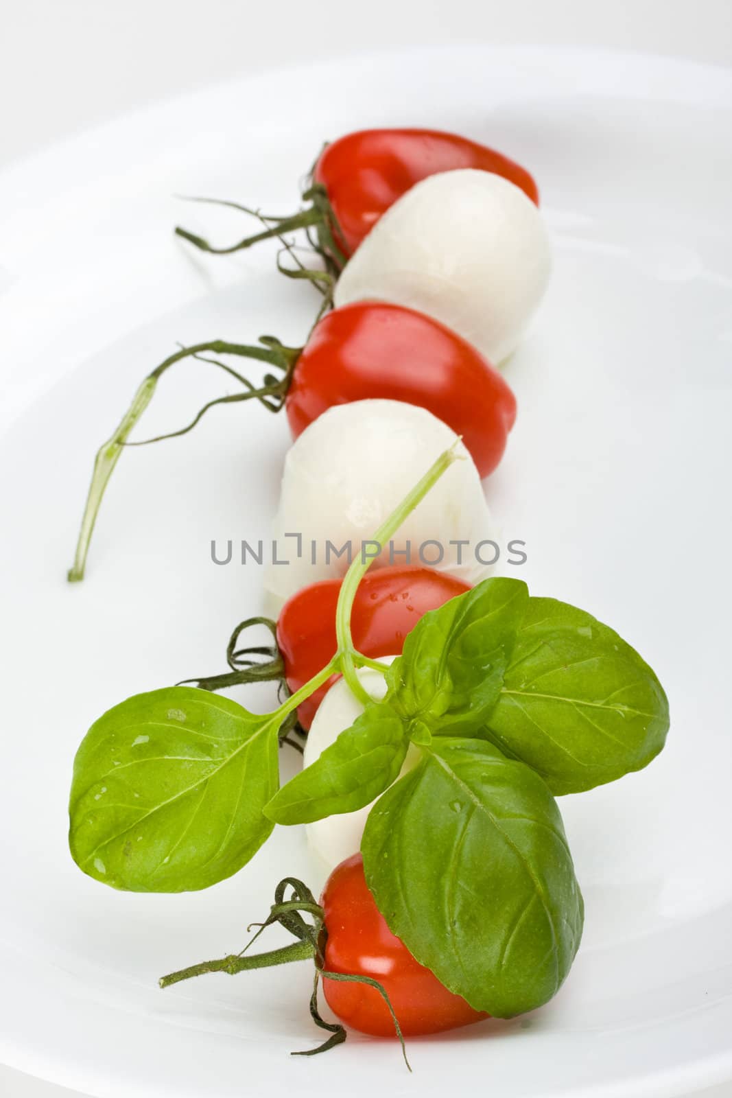 tomatoes, mozzarella and basil: insalada caprese by bernjuer