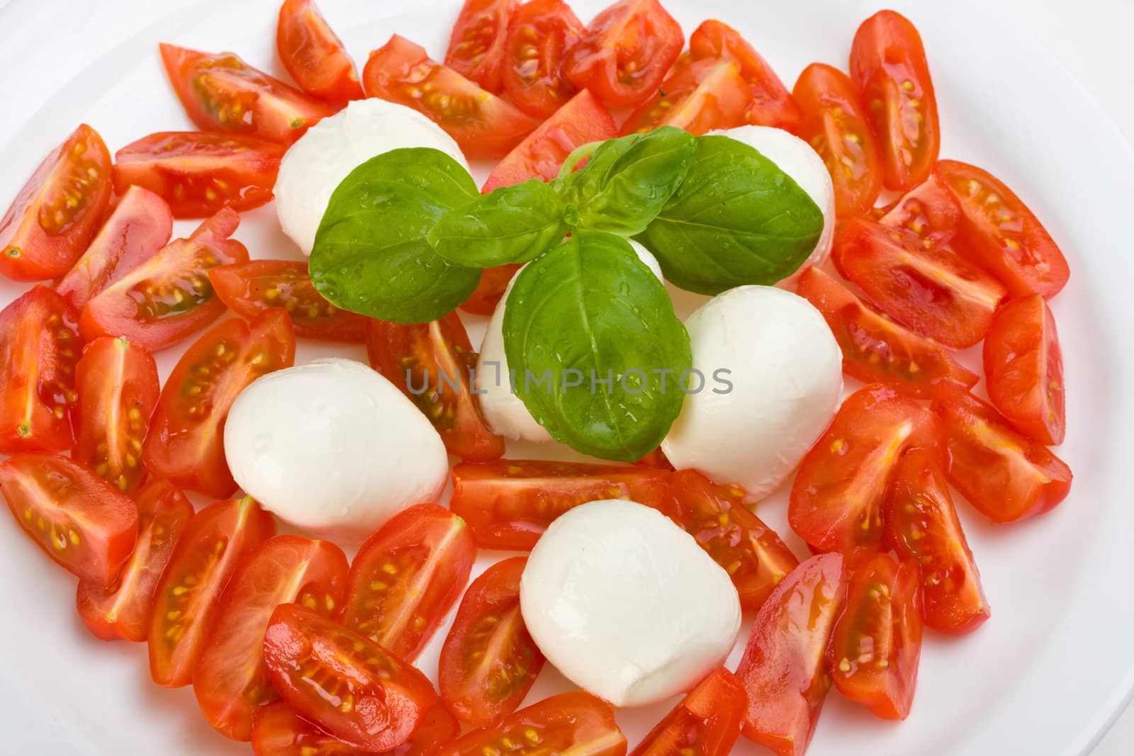 tomatoes, mozzarella and basil: insalada caprese