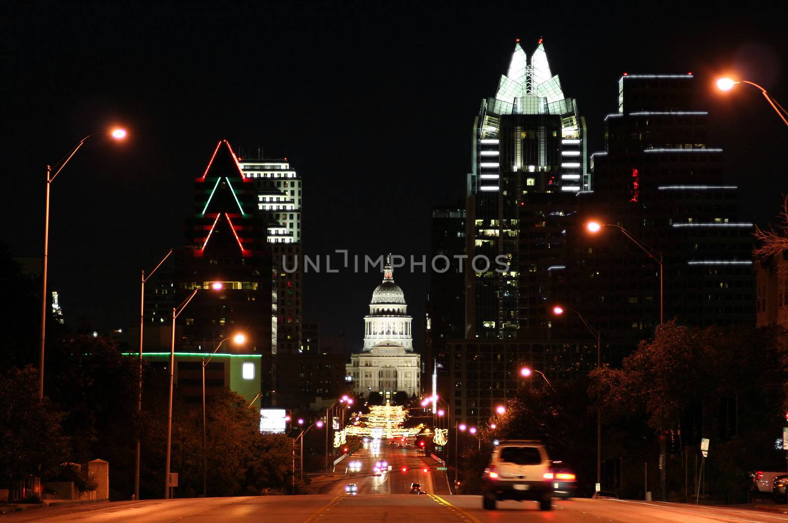 A nice shot of the Texas State Capitol Building in downtown Austin, Texas at night.